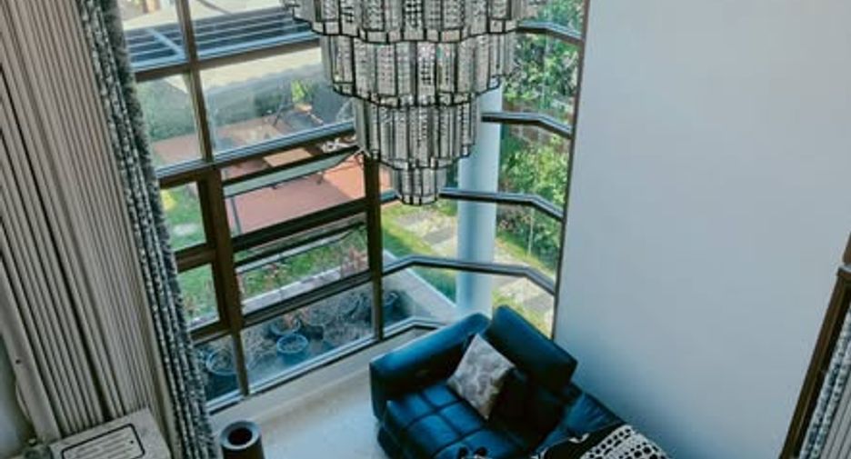 À louer 4 chambres maison à Lat Krabang, Bangkok