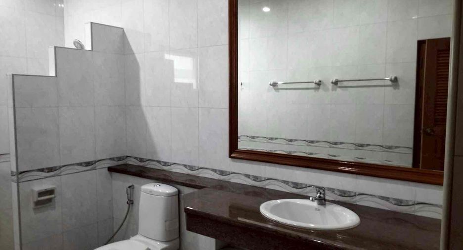 For rent 5 bedrooms villa in Bang Lamung, Chonburi