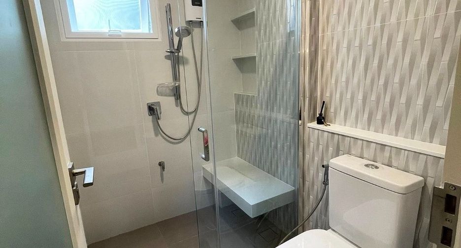 Haus zur Miete mit 4 Zimmer in Prawet, Bangkok