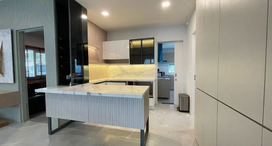 Haus zur Miete mit 4 Zimmer in Prawet, Bangkok