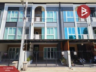 Casa adosada en venta de 3 habitaciones en Bang Phli, Samut Prakan