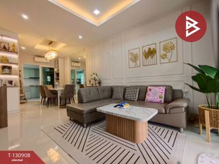 Casa adosada en venta de 3 habitaciones en Bang Phli, Samut Prakan