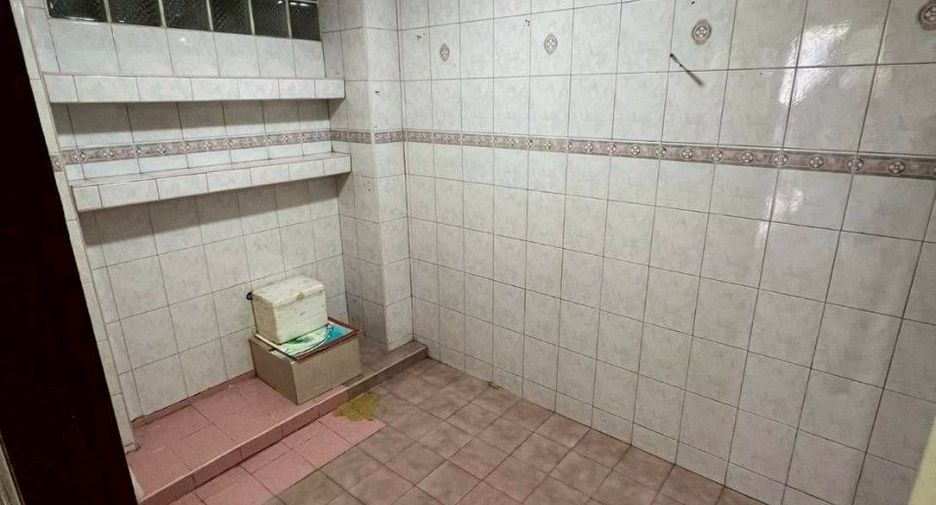 Reihenhaus zum Kauf mit 2 Zimmer in Lat Krabang, Bangkok