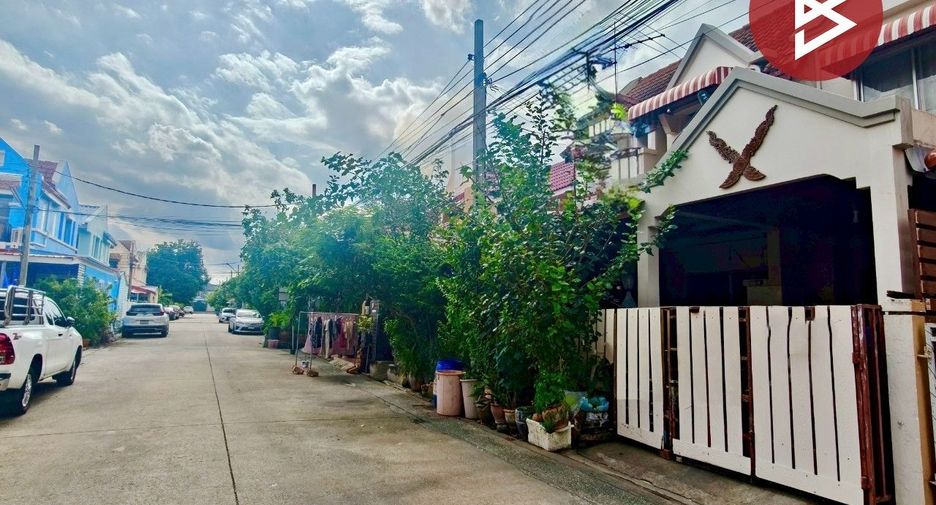 Reihenhaus zum Kauf mit 2 Zimmer in Lat Krabang, Bangkok
