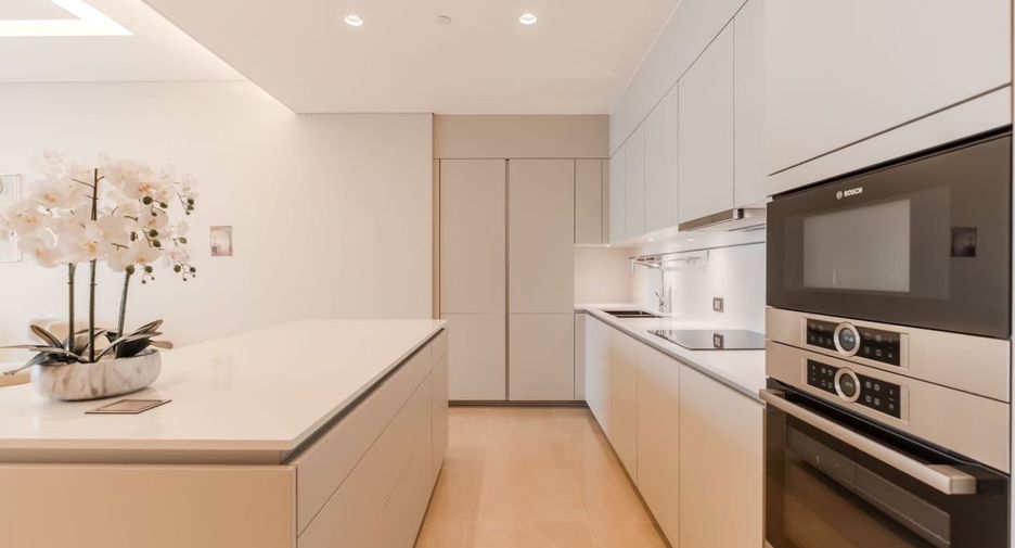 For rent そして for sale 2 ベッドルーム condo in Pathum Wan, Bangkok