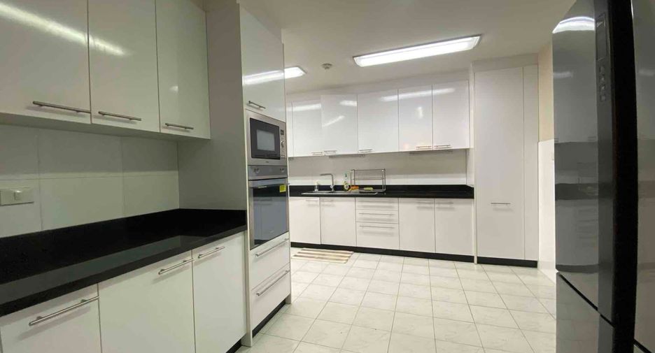 For rent 3 bedrooms condo in Yan Nawa, Bangkok