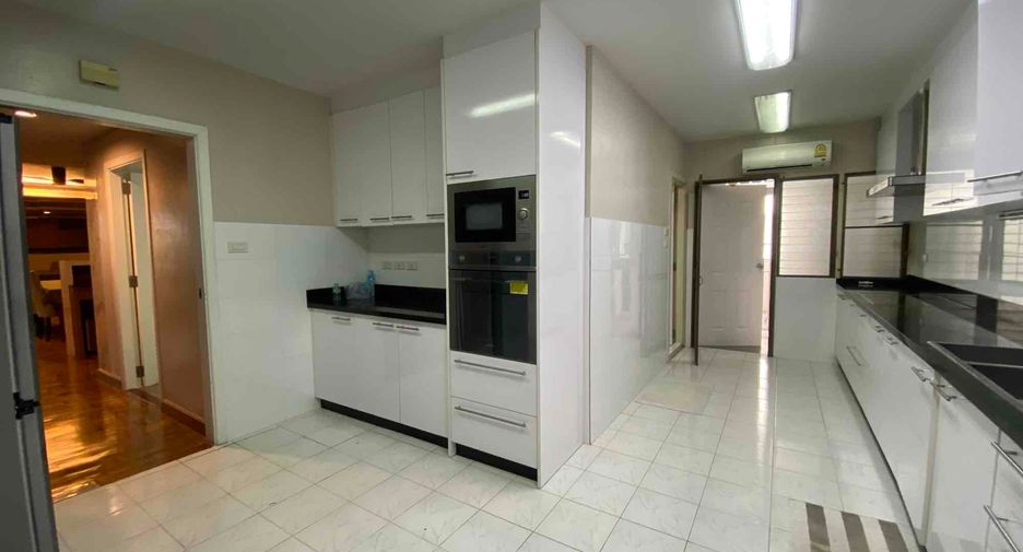 For rent 3 bedrooms condo in Yan Nawa, Bangkok