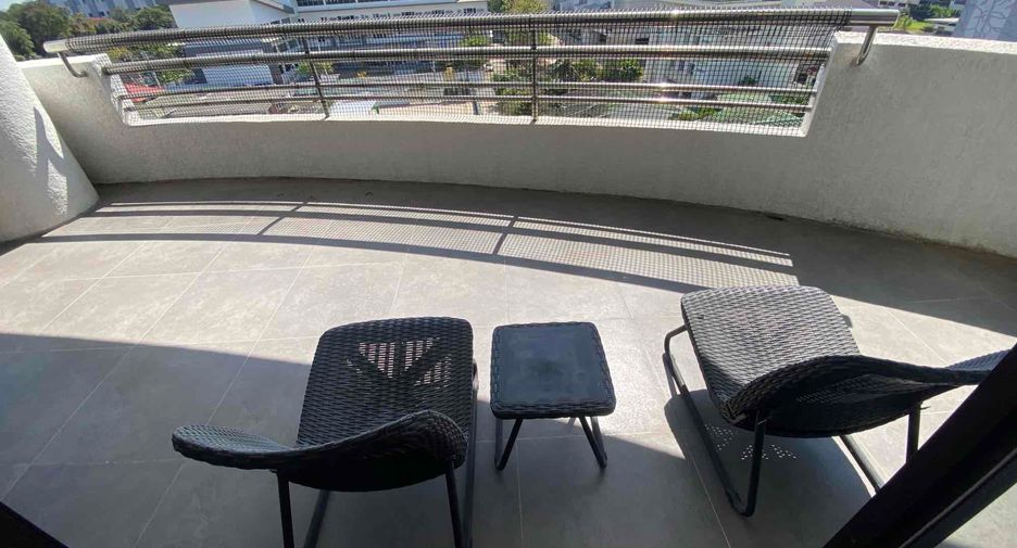 For rent 3 bedrooms condo in Yan Nawa, Bangkok
