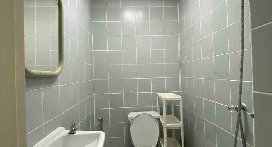 For rent 3 bedrooms condo in Yan Nawa, Bangkok