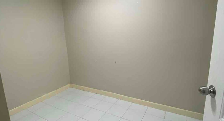 For rent 3 bedrooms condo in Yan Nawa, Bangkok