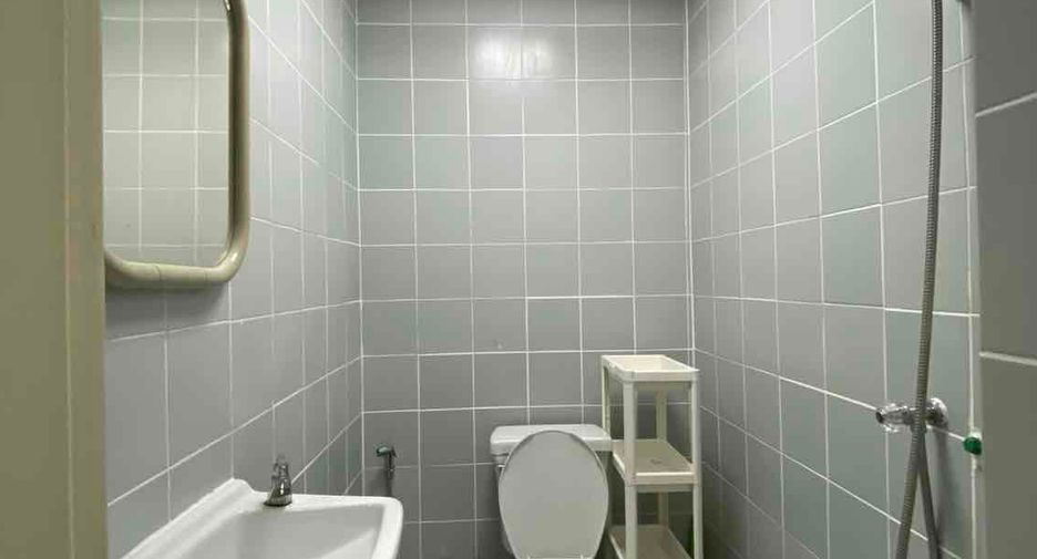 For rent 3 bedrooms condo in Yan Nawa, Bangkok