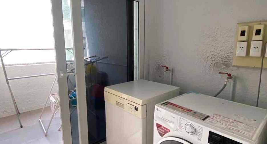 For rent 3 bedrooms condo in Yan Nawa, Bangkok
