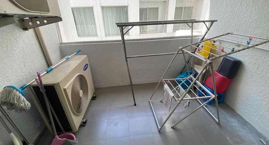 For rent 3 bedrooms condo in Yan Nawa, Bangkok