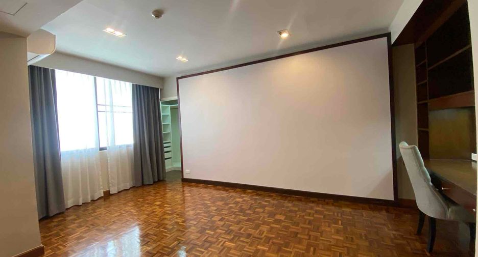 For rent 3 bedrooms condo in Yan Nawa, Bangkok