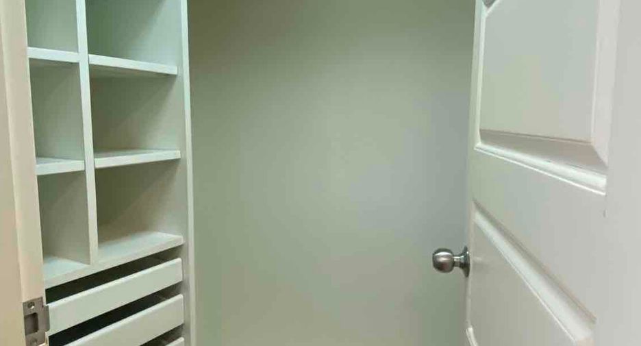 For rent 3 bedrooms condo in Yan Nawa, Bangkok