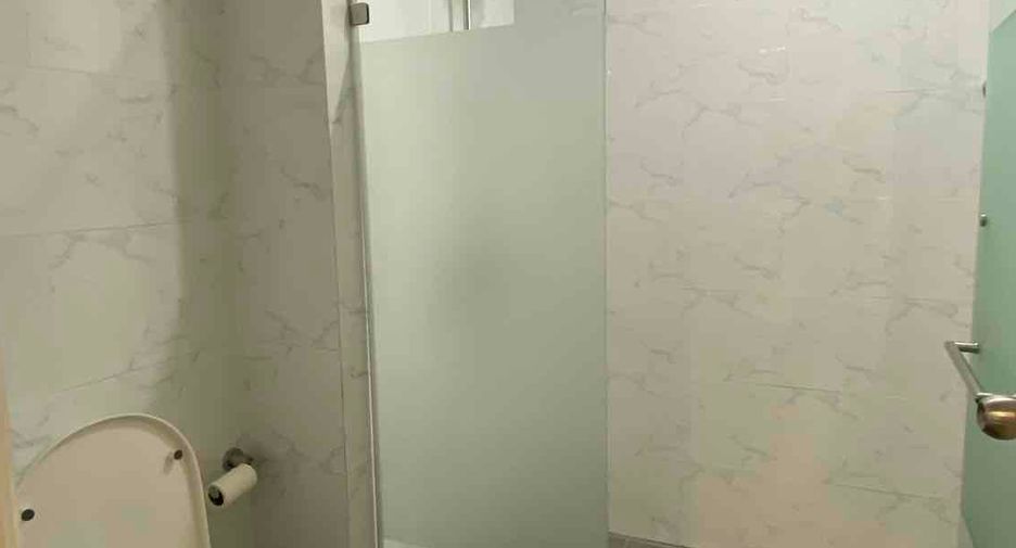 For rent 3 bedrooms condo in Yan Nawa, Bangkok