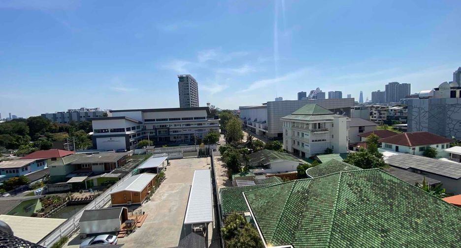 For rent 3 bedrooms condo in Yan Nawa, Bangkok