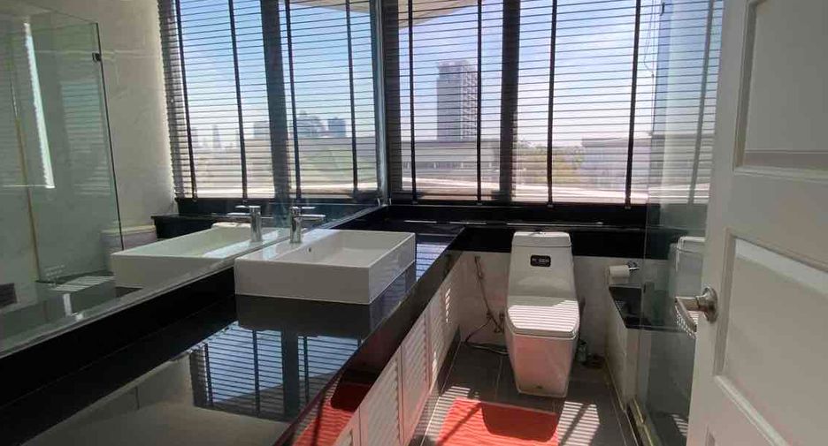 For rent 3 bedrooms condo in Yan Nawa, Bangkok