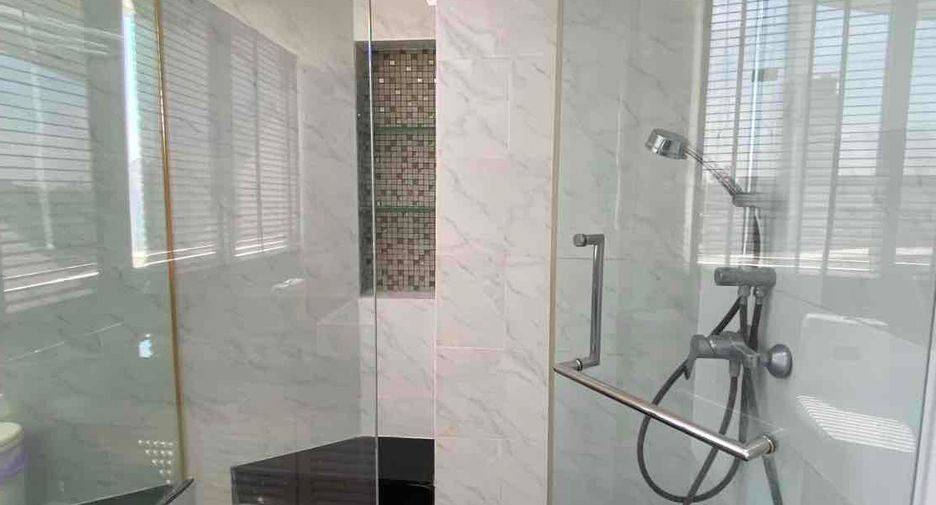 For rent 3 bedrooms condo in Yan Nawa, Bangkok