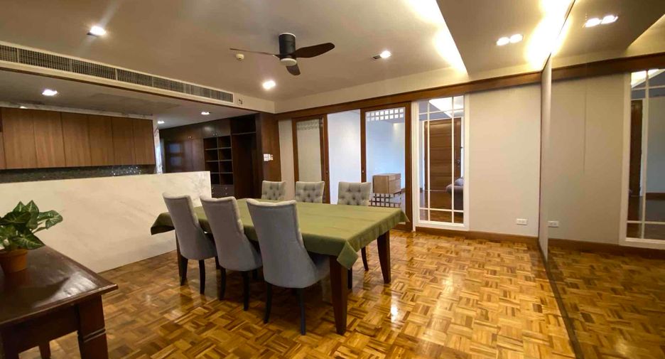 For rent 3 bedrooms condo in Yan Nawa, Bangkok