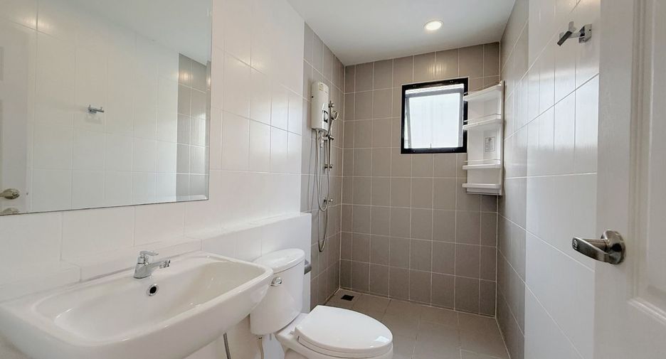 Casa en alquiler de 4 habitaciones en Bang Khen, Bangkok