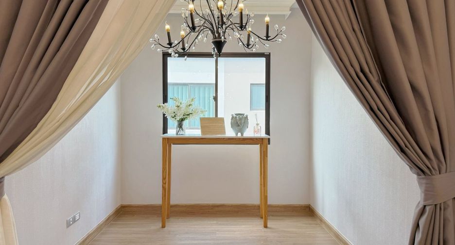 Casa en alquiler de 4 habitaciones en Bang Khen, Bangkok