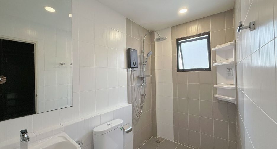 Casa en alquiler de 4 habitaciones en Bang Khen, Bangkok
