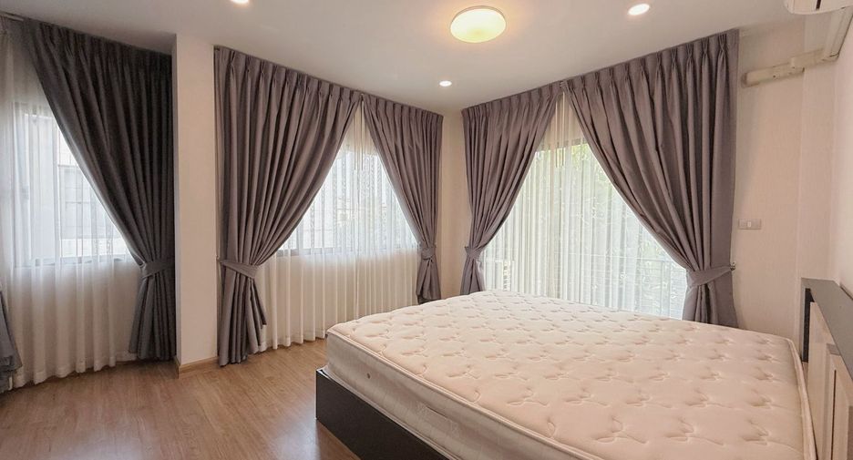 Casa en alquiler de 4 habitaciones en Bang Khen, Bangkok