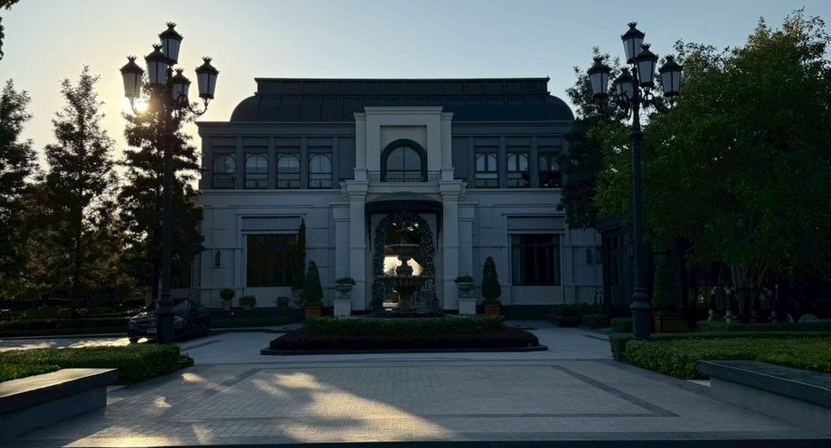 Haus zur Miete und zum Kauf mit 4 Zimmer in Bang Khen, Bangkok