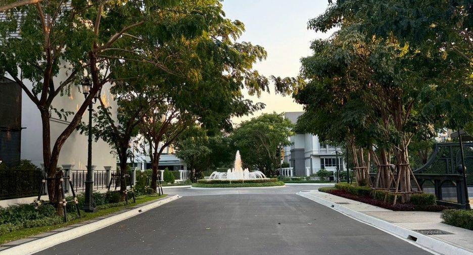Haus zur Miete und zum Kauf mit 4 Zimmer in Bang Khen, Bangkok