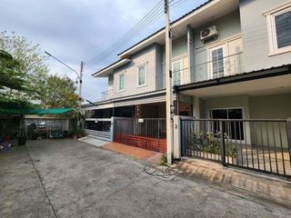 À vendre 1 chambre maison de ville à Ban Bueng, Chonburi