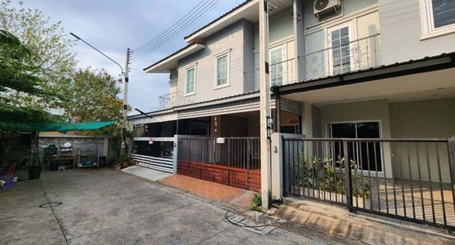 Casa adosada en venta de 1 habitaciones en Ban Bueng, Chonburi