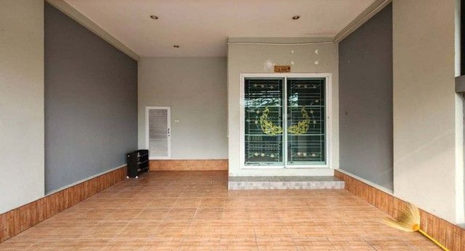Casa adosada en venta de 1 habitaciones en Ban Bueng, Chonburi