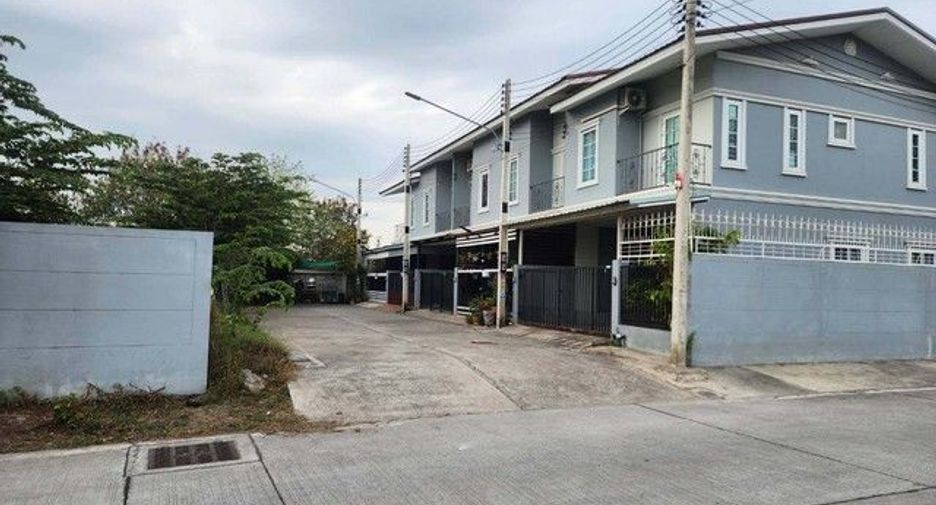 Casa adosada en venta de 1 habitaciones en Ban Bueng, Chonburi
