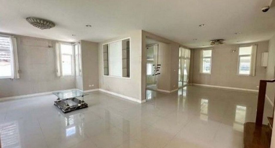 For sale 1 bed house in Lat Phrao, Bangkok