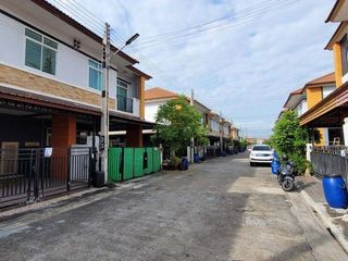 À vendre 1 chambre maison de ville à Ban Bueng, Chonburi