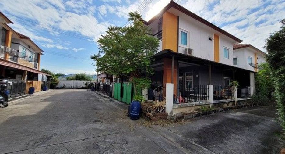 Casa adosada en venta de 1 habitaciones en Ban Bueng, Chonburi