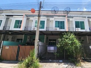 For sale 2 bedrooms townhouse in Ban Bueng, Chonburi
