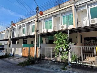 For sale 2 bedrooms townhouse in Ban Bueng, Chonburi