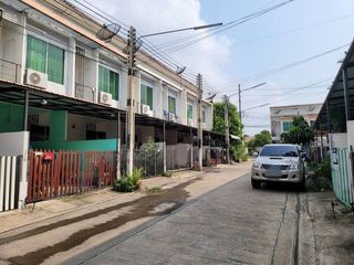 For sale 2 bedrooms townhouse in Ban Bueng, Chonburi