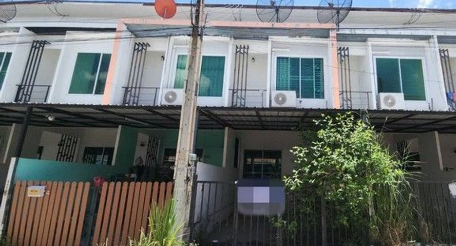 For sale 2 bedrooms townhouse in Ban Bueng, Chonburi
