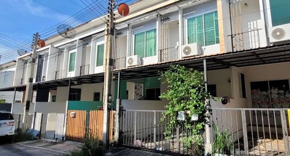 For sale 2 bedrooms townhouse in Ban Bueng, Chonburi