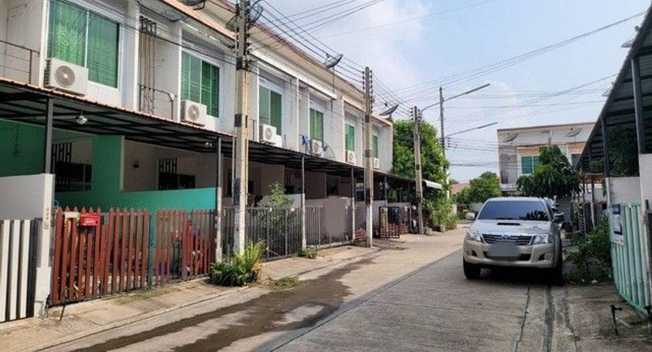 For sale 2 bedrooms townhouse in Ban Bueng, Chonburi
