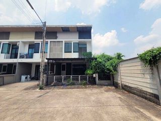 À vendre 1 chambre maison de ville à Ban Bueng, Chonburi