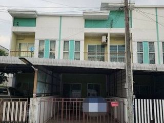 À vendre 1 chambre maison de ville à Ban Bueng, Chonburi