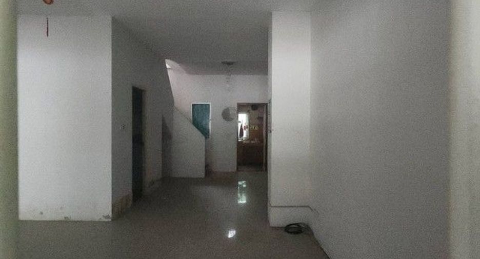 Casa adosada en venta de 1 habitaciones en Ban Bueng, Chonburi