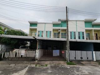 À vendre 1 chambre maison de ville à Ban Bueng, Chonburi