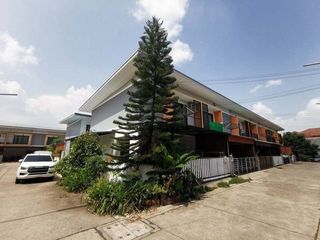 À vendre 1 chambre maison de ville à Ban Bueng, Chonburi