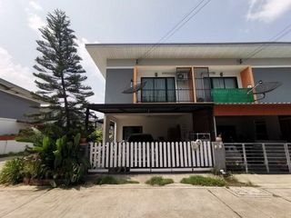 À vendre 1 chambre maison de ville à Ban Bueng, Chonburi