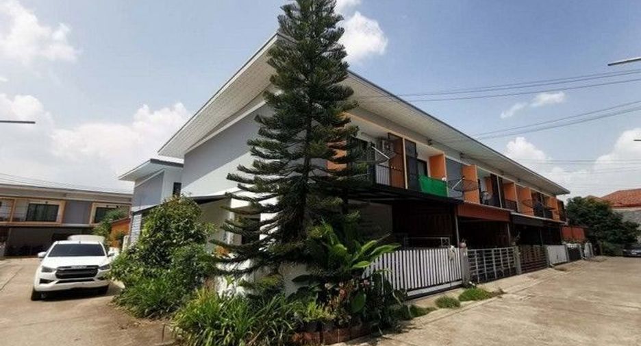 For sale 1 bed townhouse in Ban Bueng, Chonburi